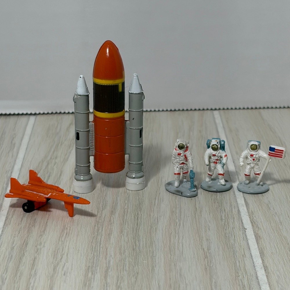 Micro Machines National Geographic NASA Space Shuttle Rocket Astronauts Orange